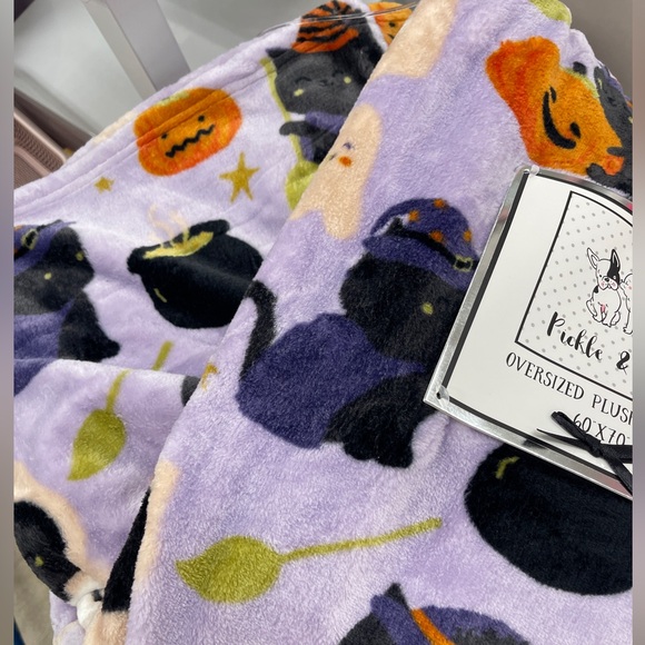 Halloween Cats in Costumes Witch Mummy Ghost Purple Plush Blanket 60”x70 NWT - Picture 4 of 4